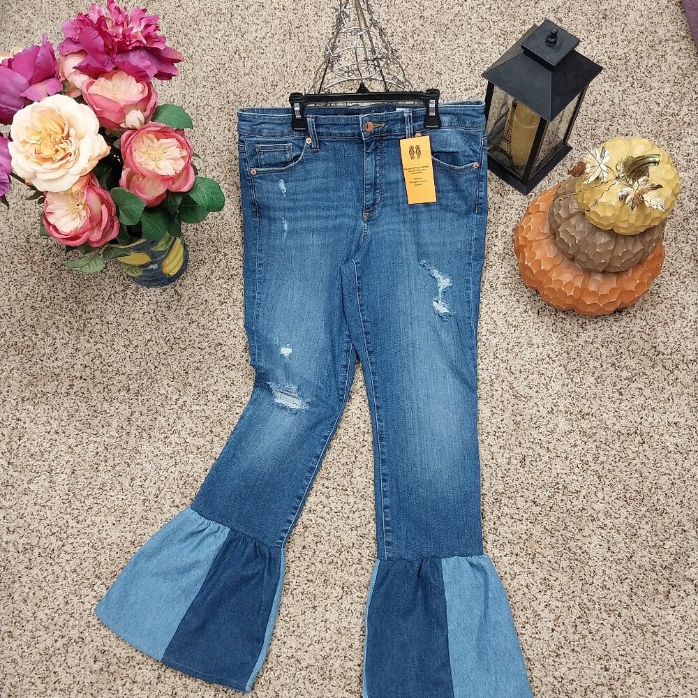 3037 Size 10 Universal Thread Upcycled Ruffle Leg Jeans